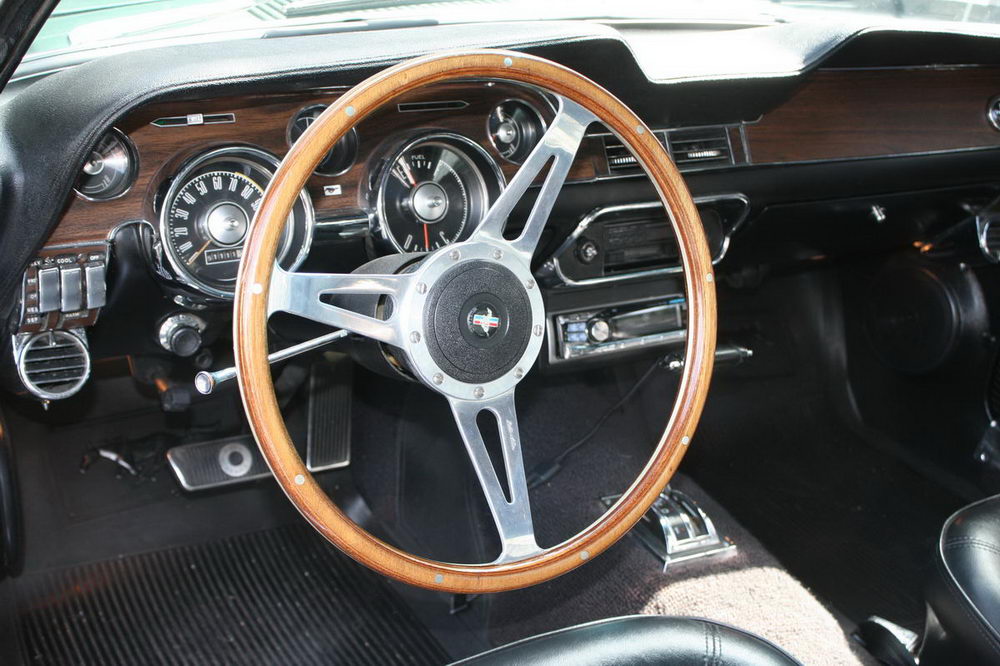 1968 Mustang Dash deluxe Interior